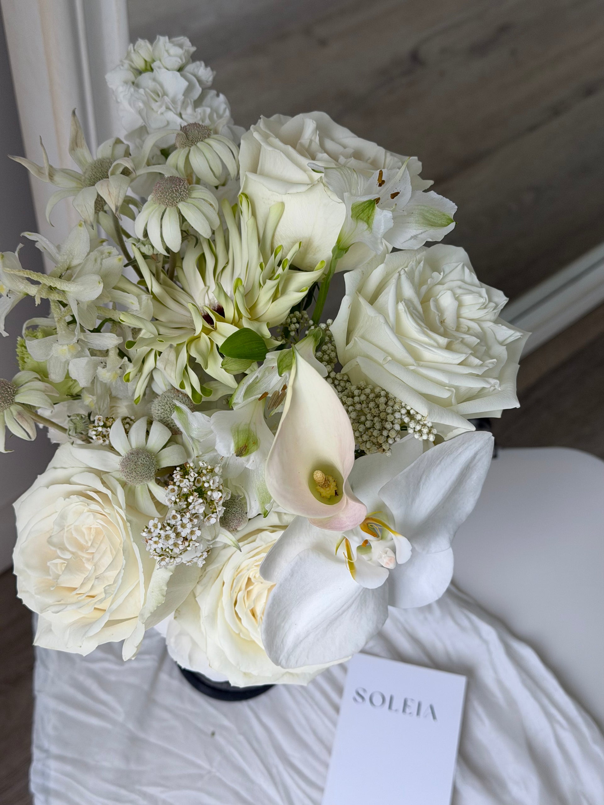 Airy Blanc - Floral Posy