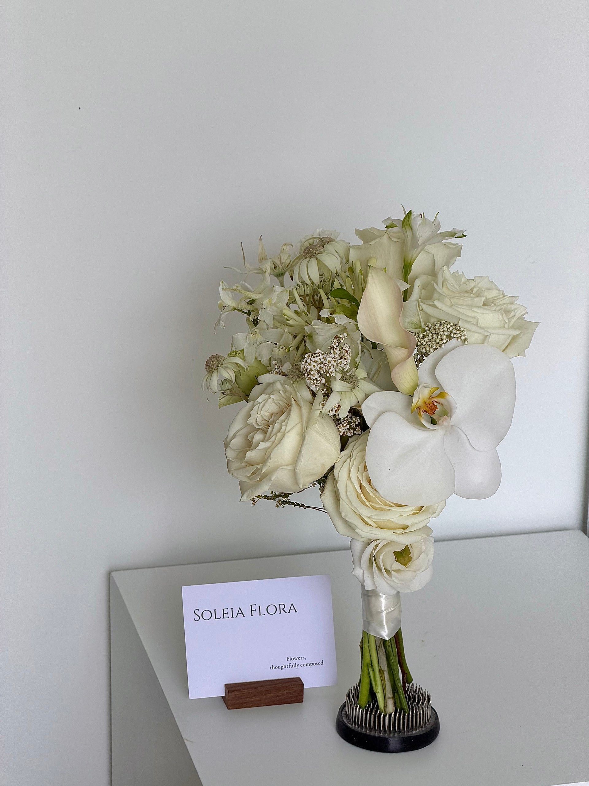 Airy Blanc - Floral Posy